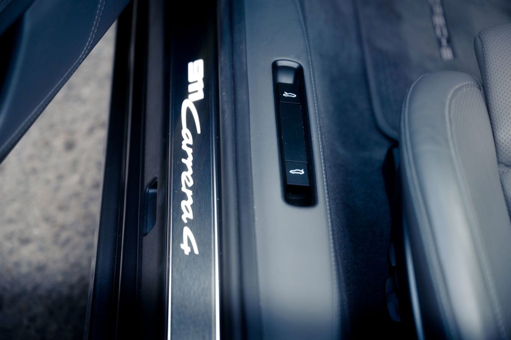 Porsche 992 Carrera 4