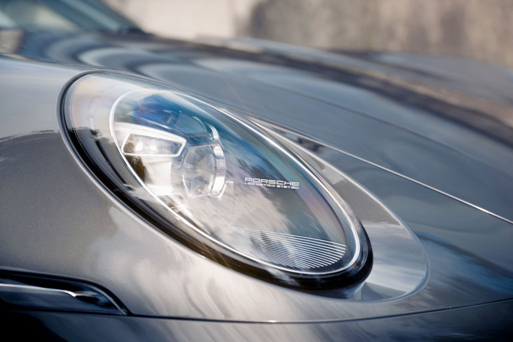 Porsche 992 Carrera 4