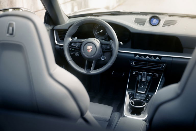 Porsche 992 Carrera 4