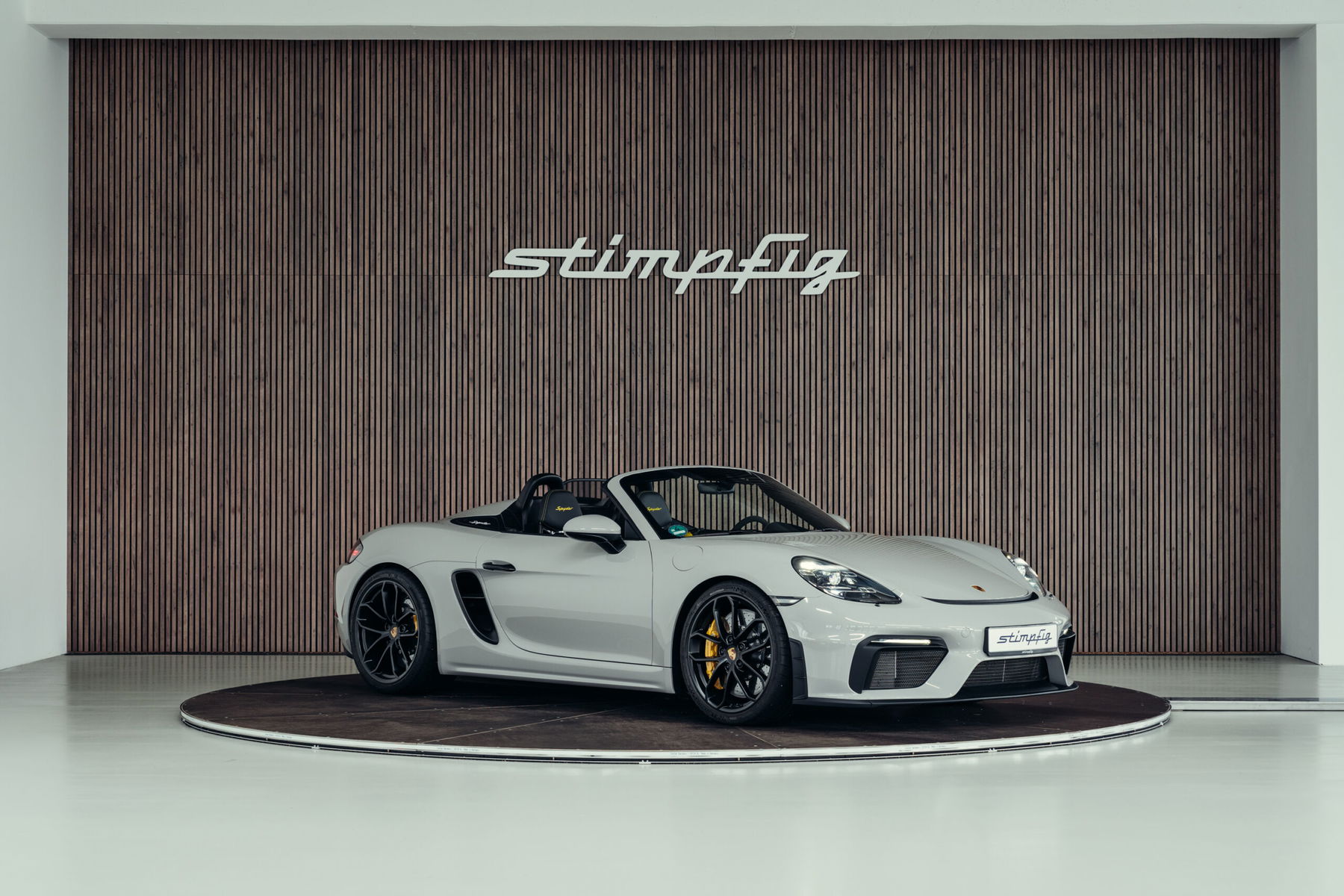 Porsche 718 Spyder カタログ This Porsche 718 Spyder Edition was Developed by Purists for Purists