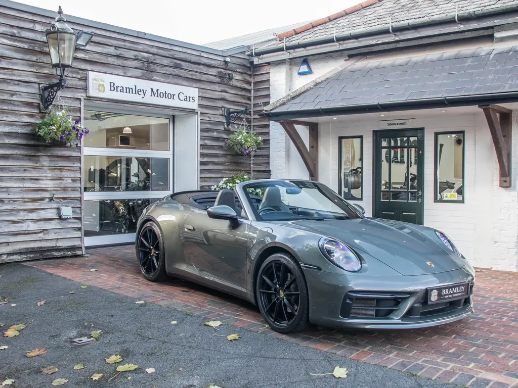 Porsche 992 Carrera 4