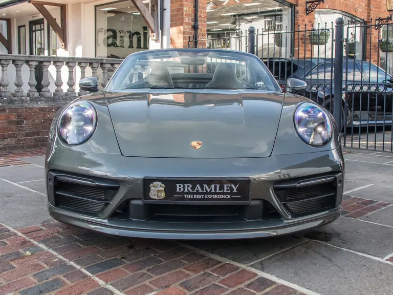 Porsche 992 Carrera 4