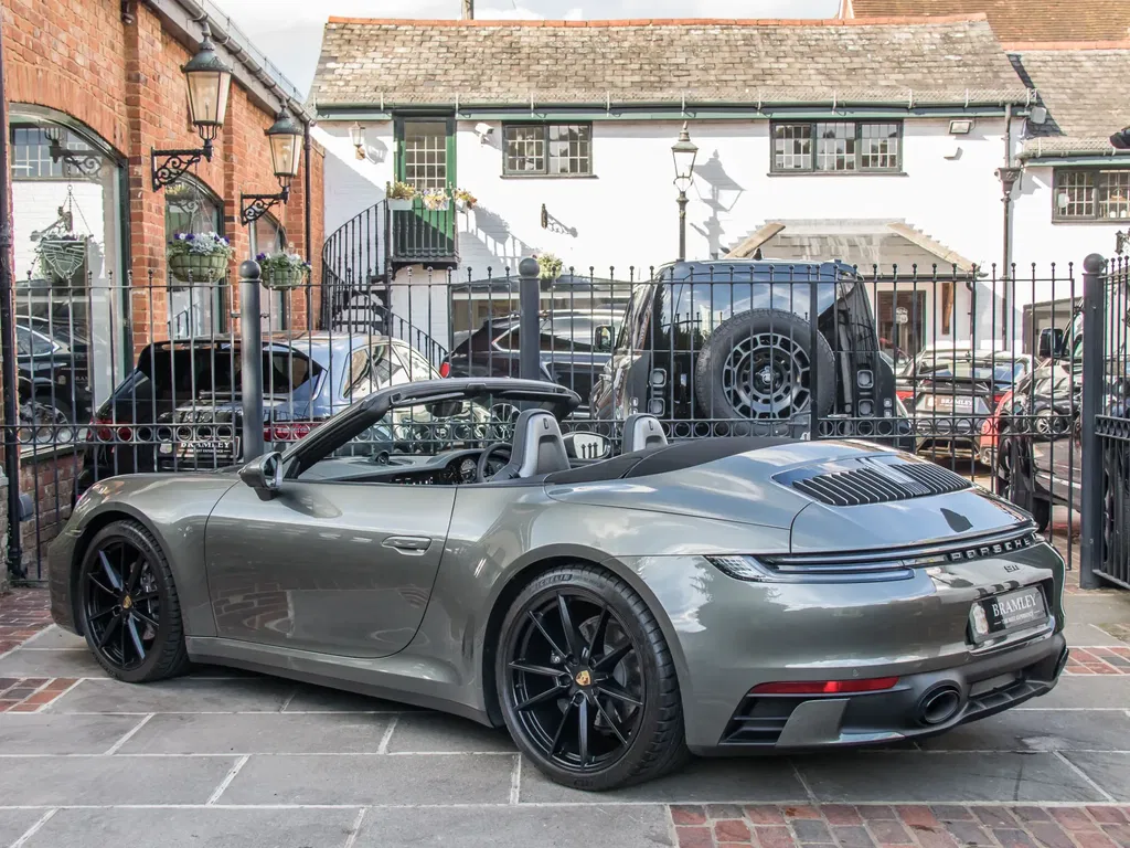 Porsche 992 Carrera 4