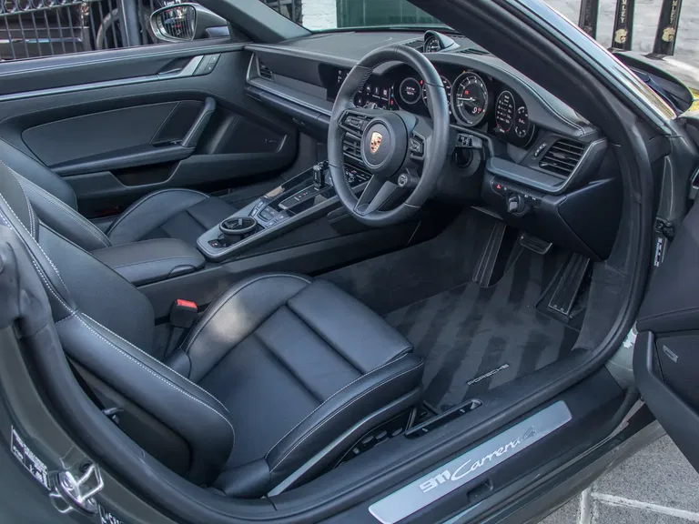 Porsche 992 Carrera 4