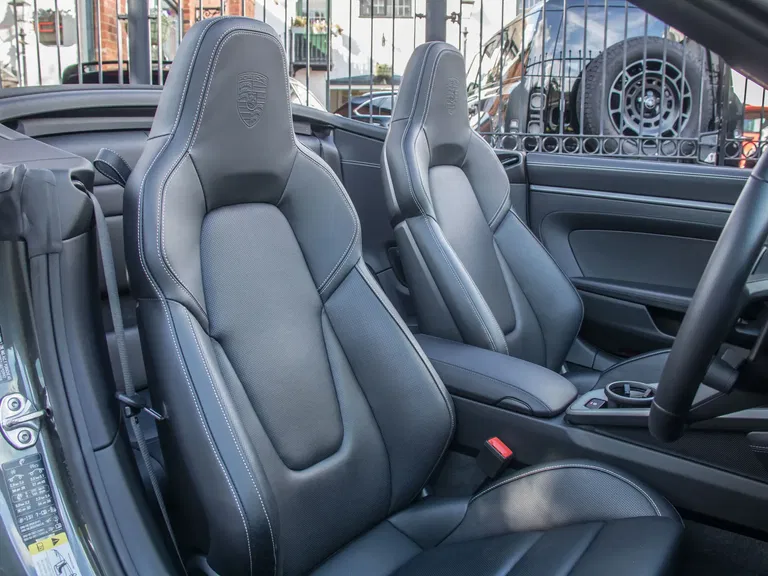 Porsche 992 Carrera 4