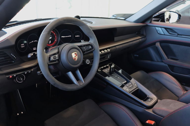 Porsche 992 Carrera GTS