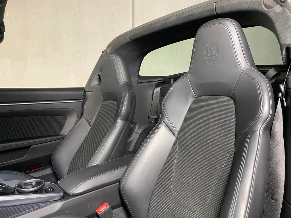 Porsche 992 Heritage Design Edition