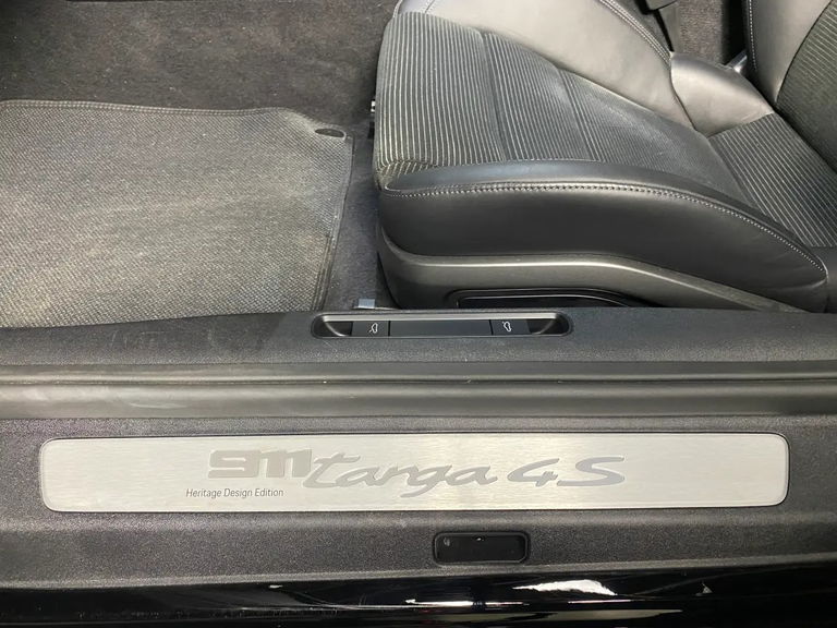 Porsche 992 Heritage Design Edition