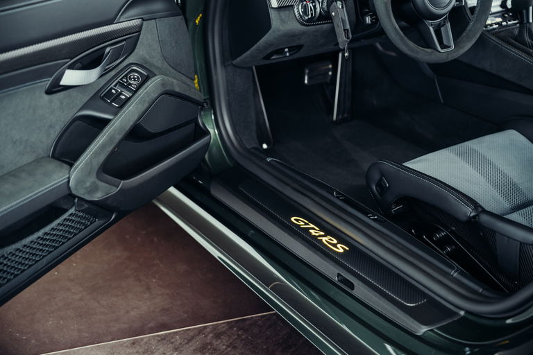 Porsche 718 Cayman GT4 RS