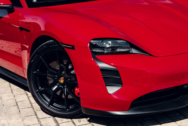 Porsche Taycan GTS Sport Turismo