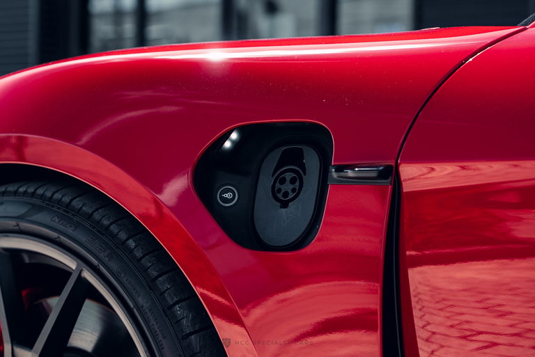 Porsche Taycan GTS Sport Turismo