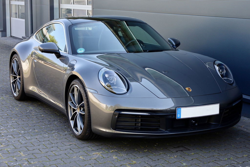 Porsche 992 Carrera 4