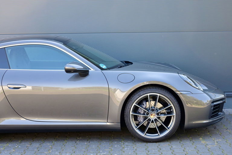 Porsche 992 Carrera 4