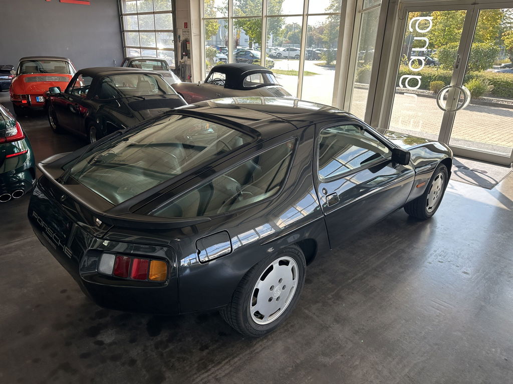 Porsche 928 S