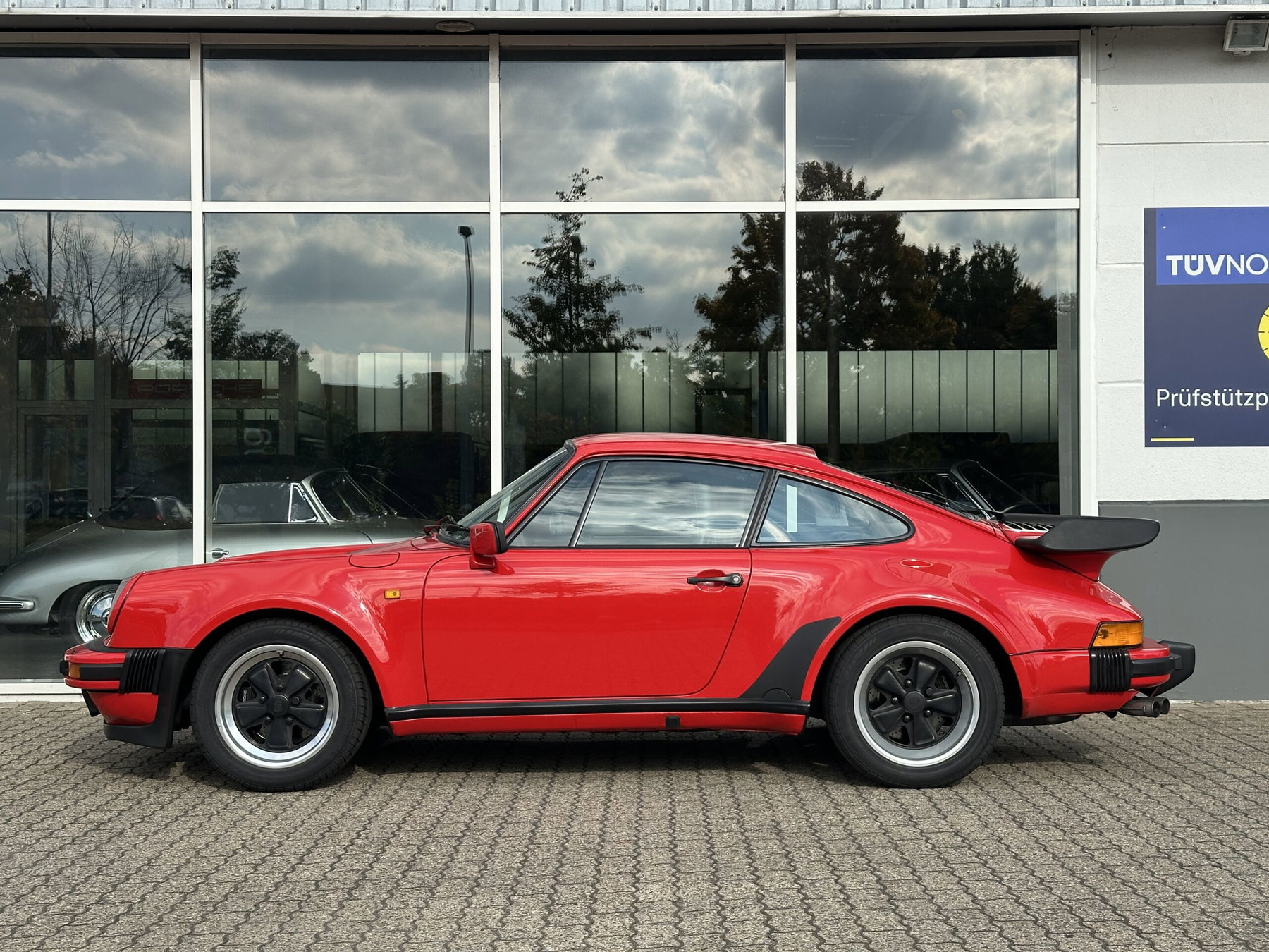 Porsche 911 Turbo 3.3 1987 - elferspot.com - Marketplace for