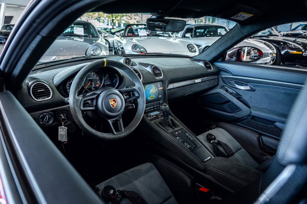 Porsche 718 Cayman GT4 RS