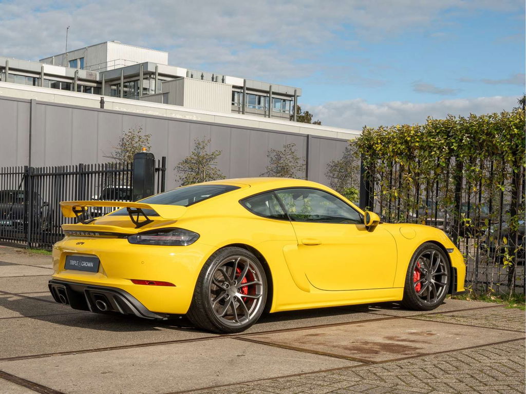 Porsche 718 Cayman GT4