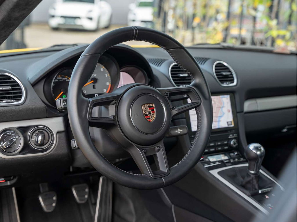 Porsche 718 Cayman GT4