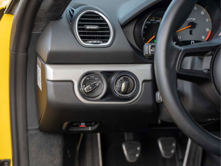 Porsche 718 Cayman GT4