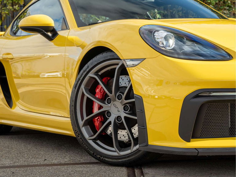 Porsche 718 Cayman GT4