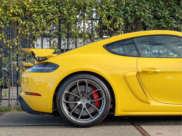 Porsche 718 Cayman GT4