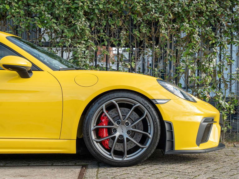 Porsche 718 Cayman GT4