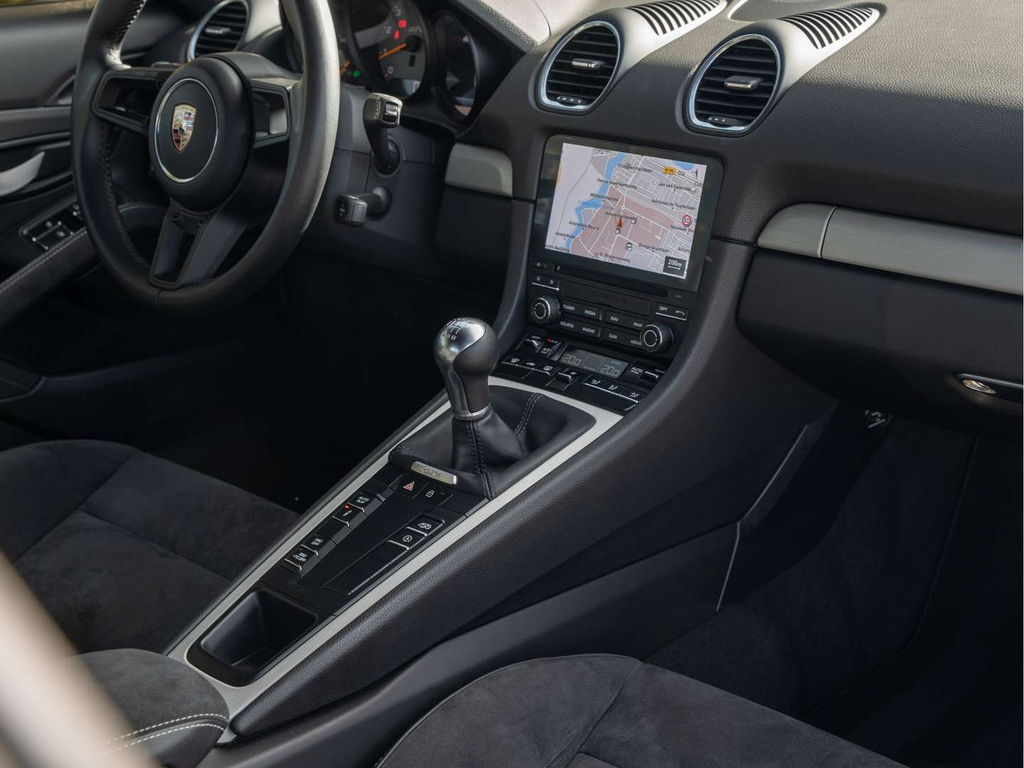 Porsche 718 Cayman GT4