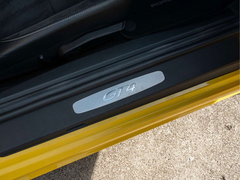 Porsche 718 Cayman GT4