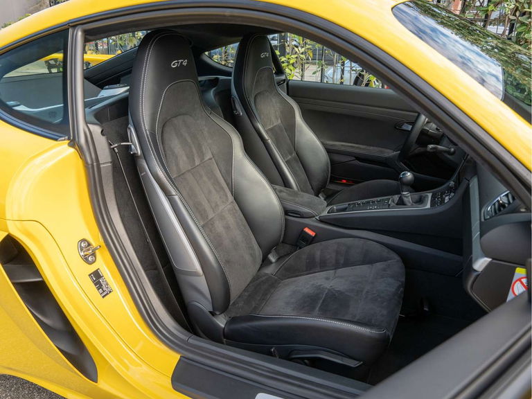 Porsche 718 Cayman GT4