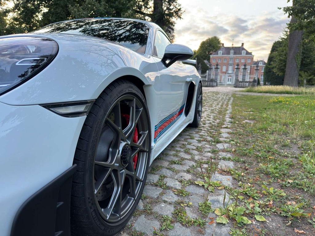 Porsche 718 Cayman GT4 RS