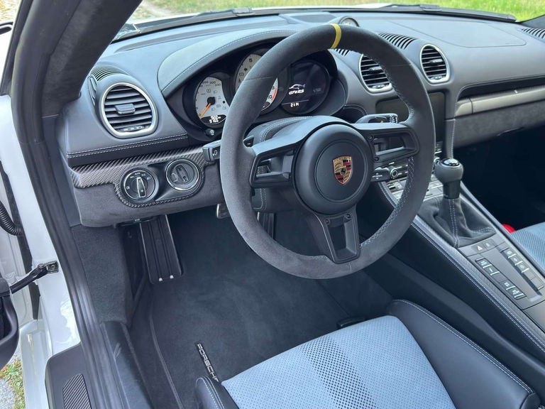 Porsche 718 Cayman GT4 RS