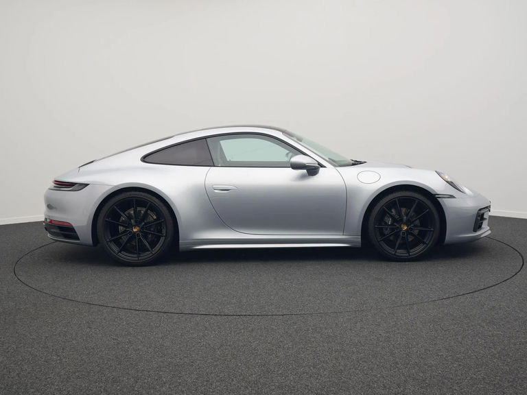 Porsche 992 Carrera