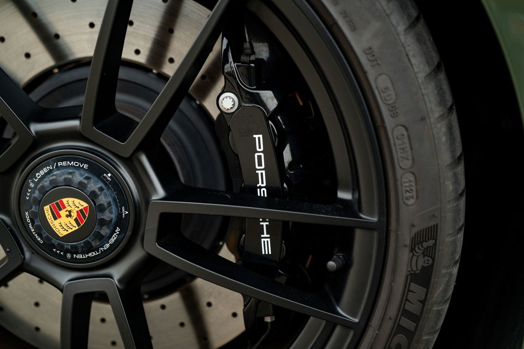 Porsche 992 Carrera 4 GTS