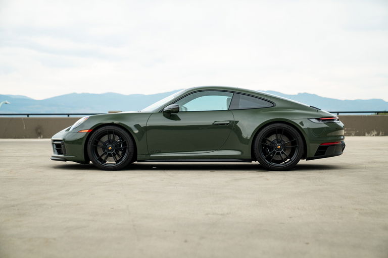 Porsche 992 Carrera 4 GTS