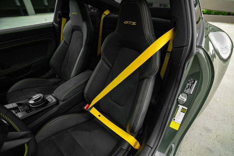 Porsche 992 Carrera 4 GTS