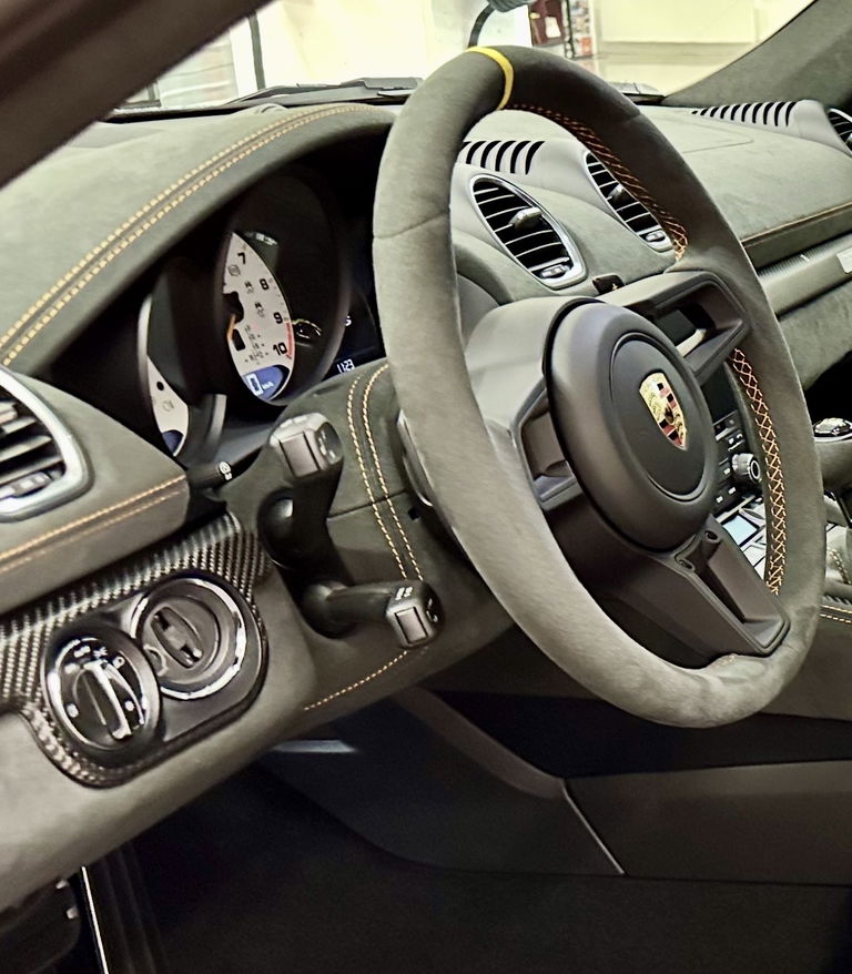 Porsche 718 Cayman GT4 RS