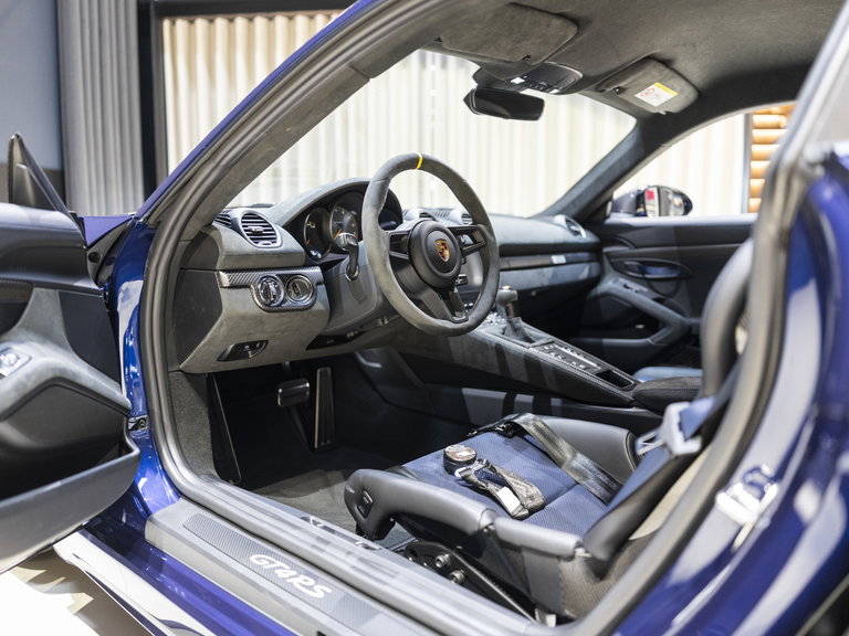 Porsche 718 Cayman GT4 RS