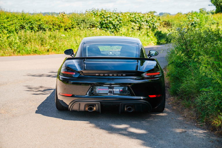 Porsche 718 Cayman GT4