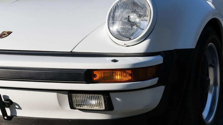 Porsche 911 Turbo 3.3 (US)
