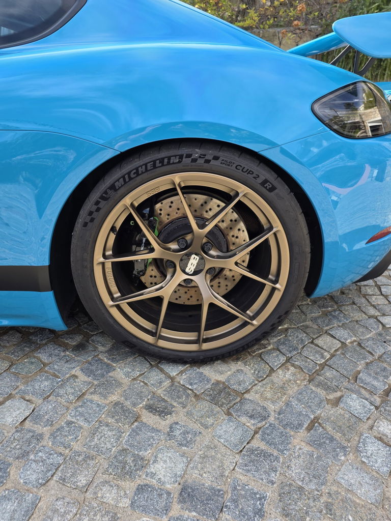 Porsche 718 Cayman GT4