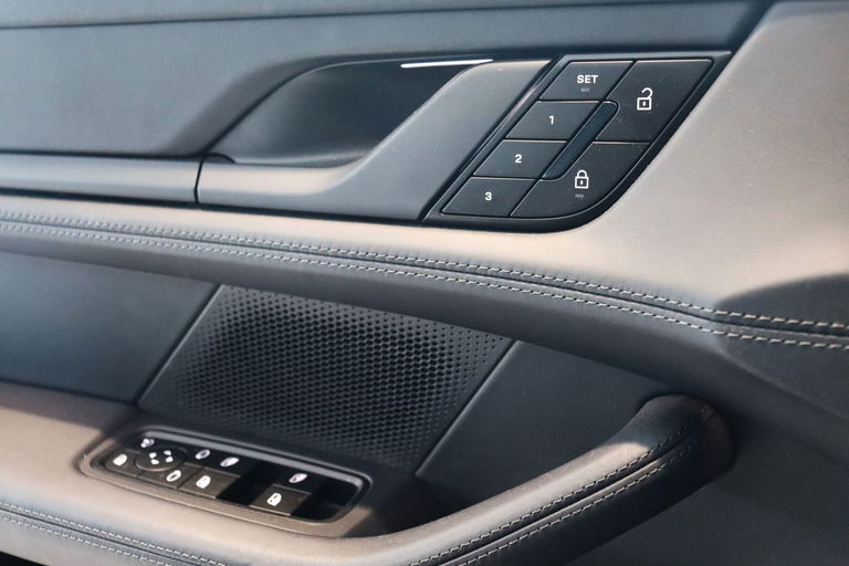 Porsche Taycan 4S Cross Turismo