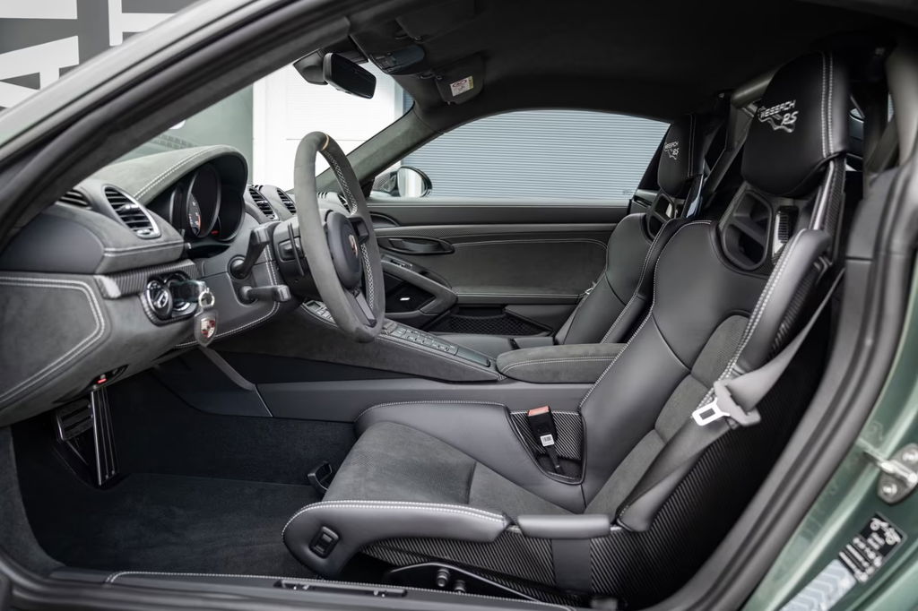 Porsche 718 Cayman GT4 RS