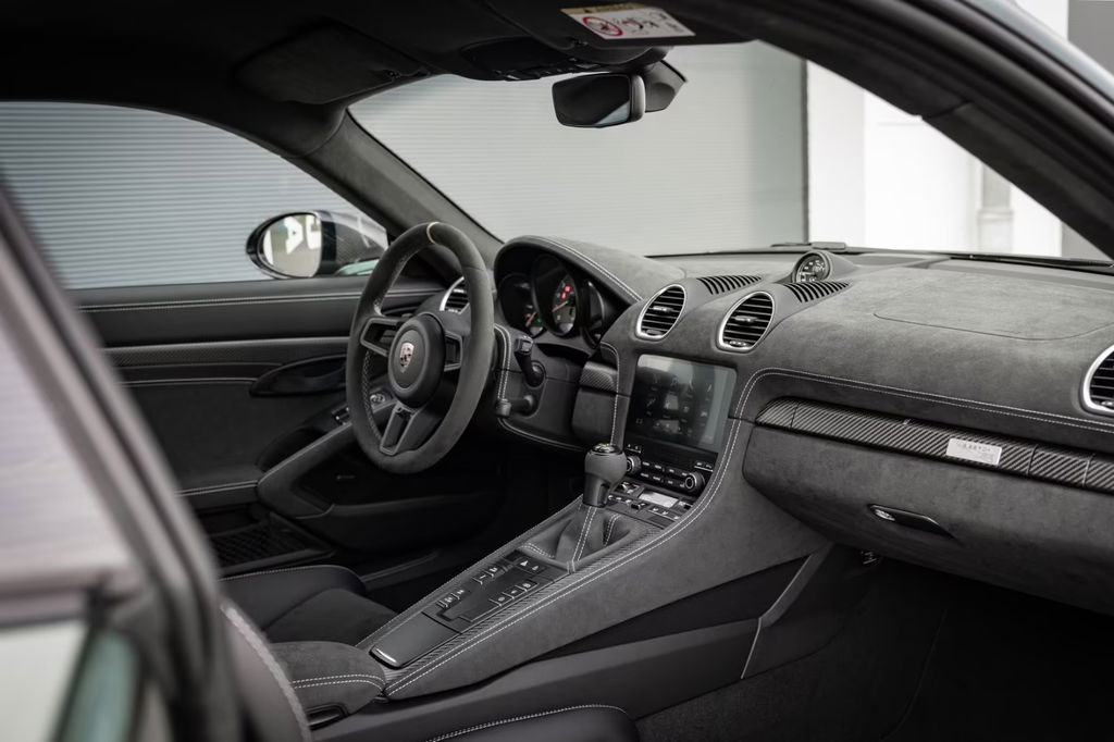 Porsche 718 Cayman GT4 RS