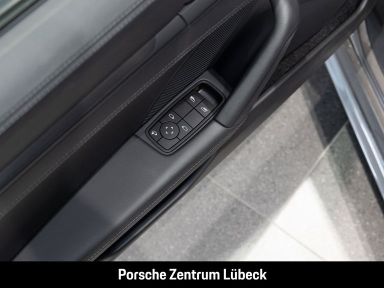 Porsche 992 Carrera 4 GTS