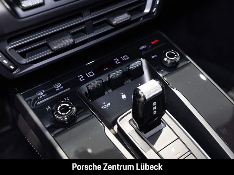 Porsche 992 Carrera 4 GTS