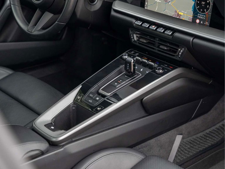 Porsche 992 Carrera 4