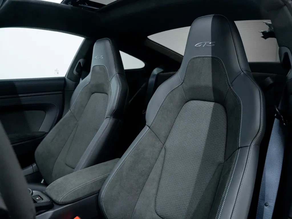 Porsche 992.2 Carrera 4 GTS