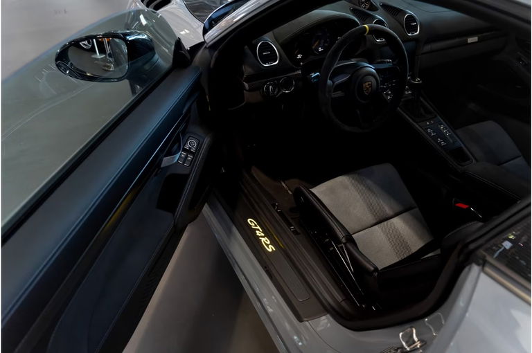 Porsche 718 Cayman GT4 RS