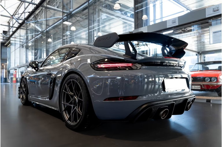 Porsche 718 Cayman GT4 RS