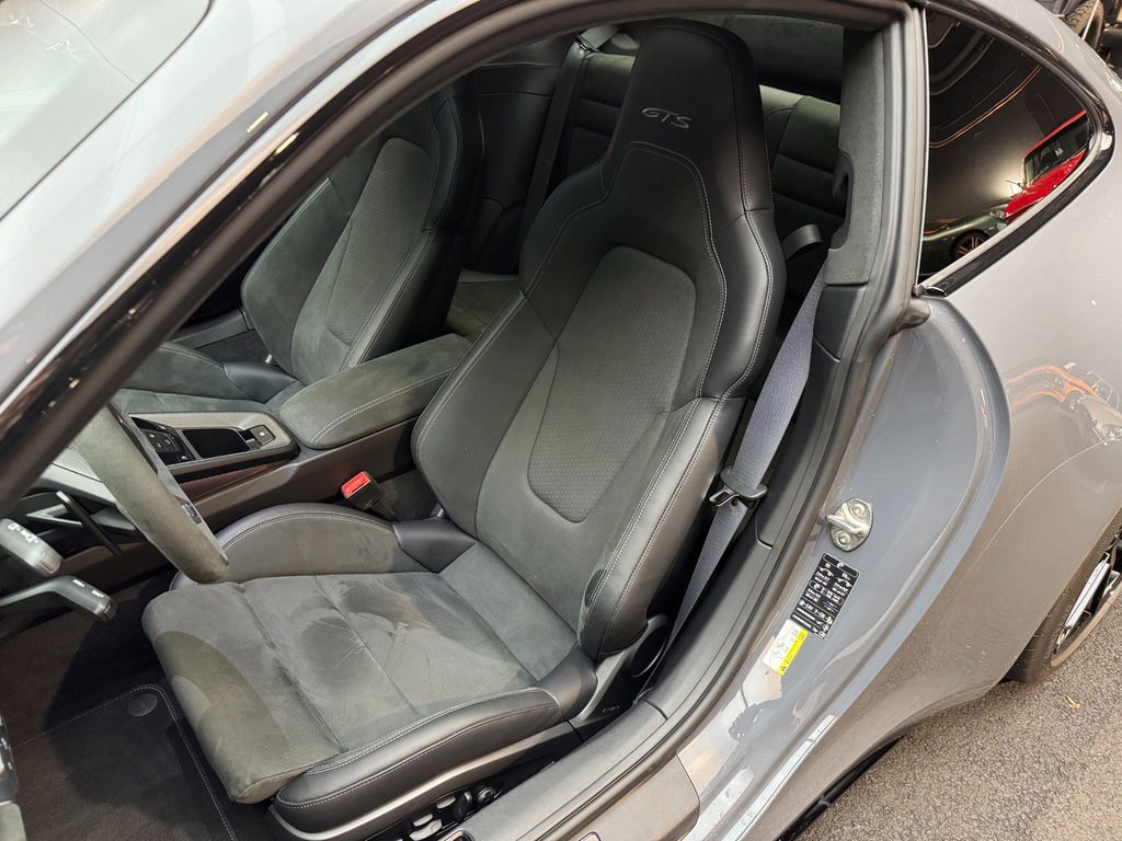 Porsche 992.2 Carrera GTS